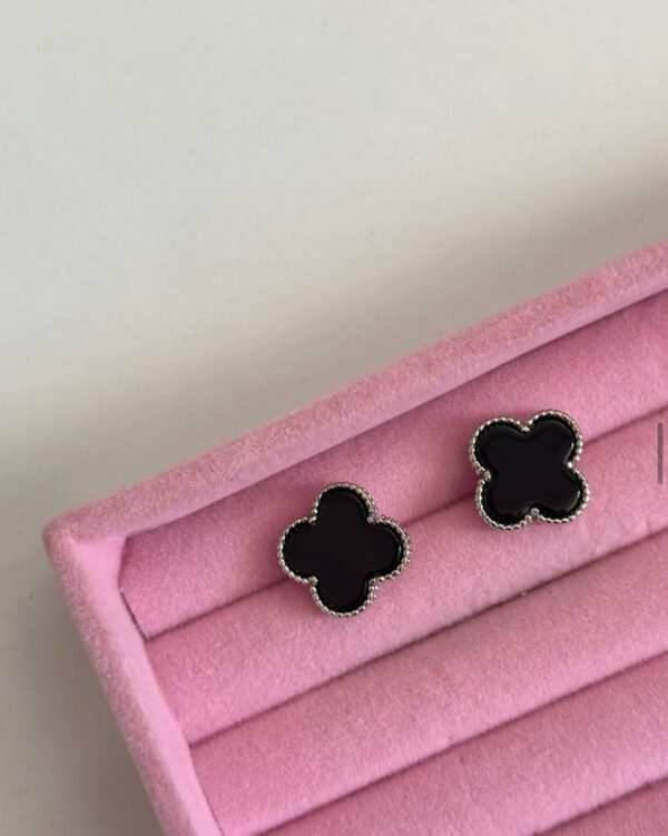 تراجي فان كليف 🖤
