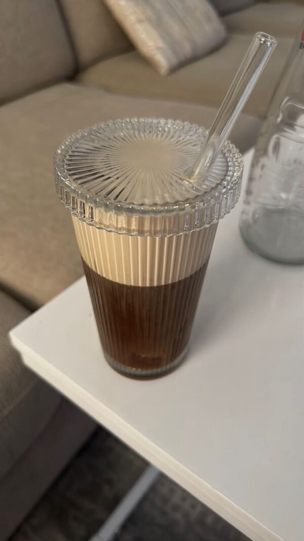 مك زجاج مع قصبة