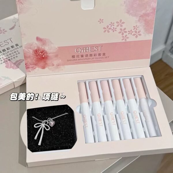 بكج حمر وقلادة