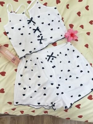 كيونة وشورت قلوب اسود